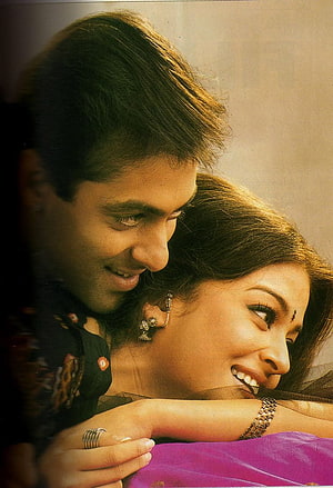 Salman Khan and Aishwarya Rai in an intimate romantic portrait from the film Hum Dil De Chuke Sanam, Portraits: Hum Dil De Chuke Sanam (1999). Salman khan aishwarya rai, Aishwarya rai, Salman khan HD phone wallpaper