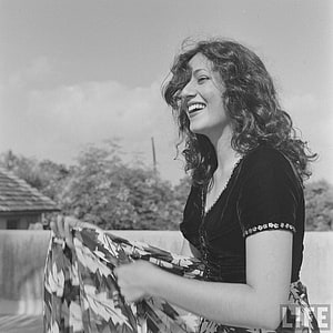 Madhubala Smiling While Holding Floral Fabric in Vintage Black and White Portrait HD phone wallpaper