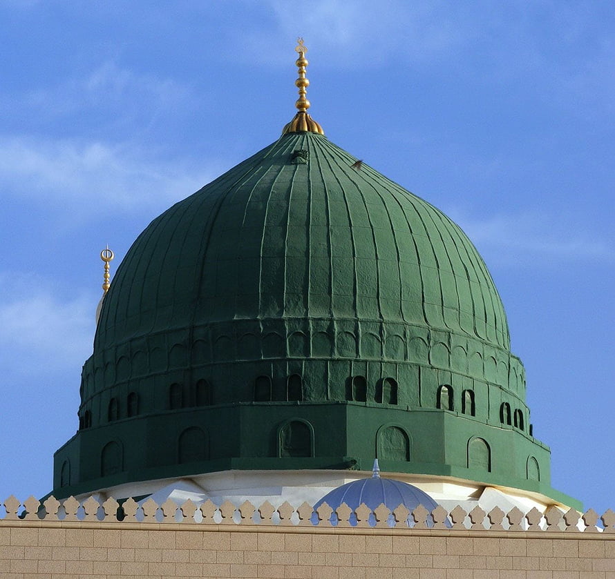 Green Dome of Al Masjid An Nabawi in Madina Sharif Under a Clear Blue Sky HD wallpaper