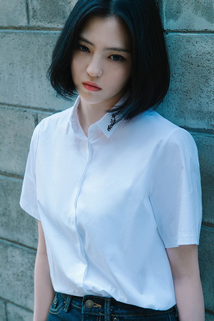 Han So Hee in White Shirt and Denim Jeans Against Concrete Wall HD phone wallpaper