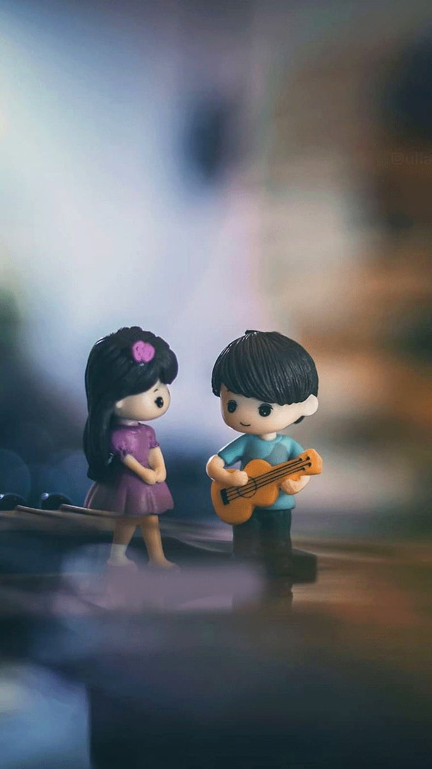 Cute Couple Figurines with Guitar on a Blurred Background HD phone wallpaper
