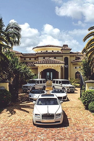 Luxury Mediterranean Villa With Rolls Royce And Mercedes G Class SUVs In Driveway HD phone wallpaper