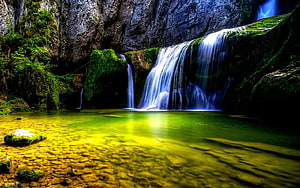 Mossy Rock Waterfall Cascading Into a Turquoise Pool in a Lush Forest Gorge HD wallpaper