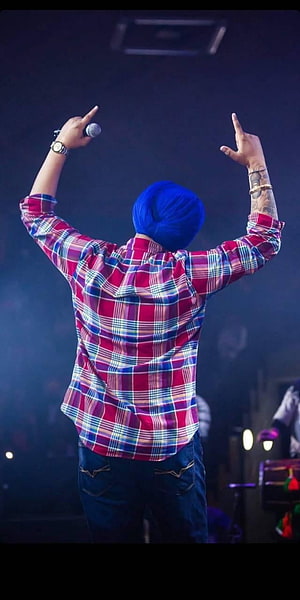 Sidhu Moose Wala Backstage Performance in Plaid Shirt and Blue Hair HD phone wallpaper