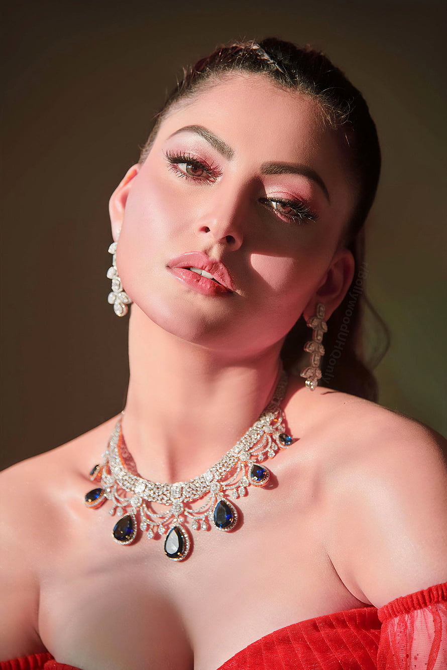Urvasi Rautela in Red Off-Shoulder Gown with Diamond and Sapphire Necklace HD phone wallpaper