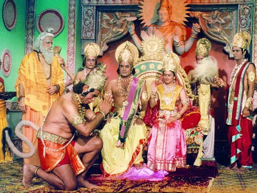 Arun Govil as Hanuman in the Classic Ramayan TV Series, In : Arun Govil watches Ramayan with his family HD wallpaper
