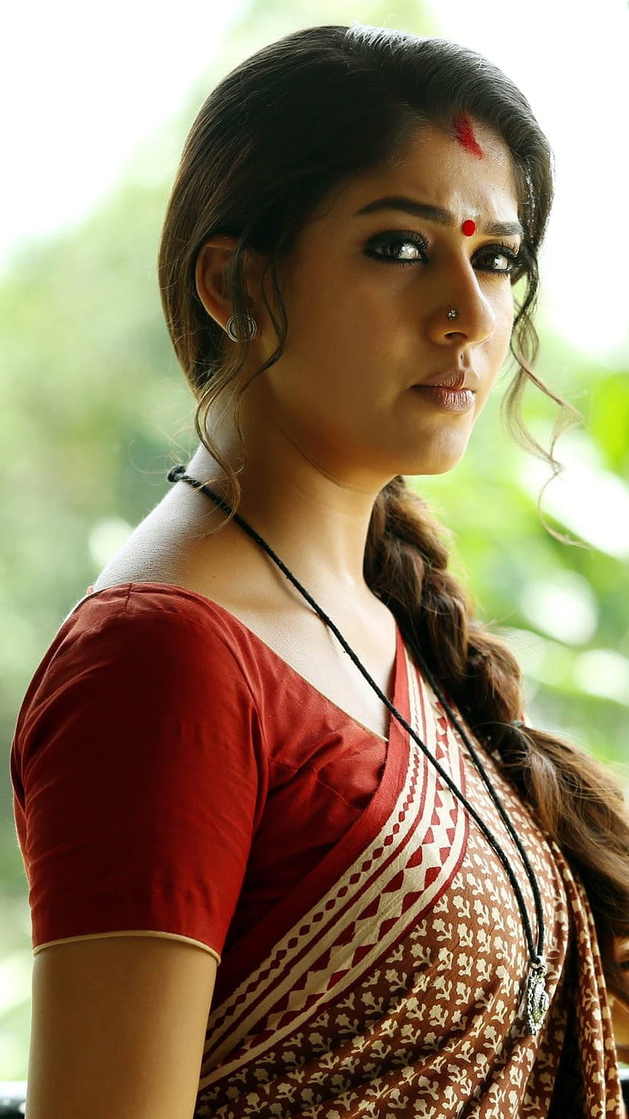 Nayanthara in Traditional Red Saree with Floral Pattern and Gold Jewelry HD phone wallpaper