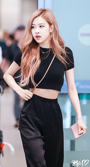 Rosé from Blackpink in a black crop top and satin pants with long pink hair HD phone wallpaper