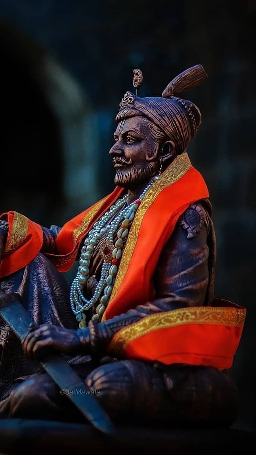Shivaji Maharaj Statue in Traditional Attire with Sword and Turban HD phone wallpaper
