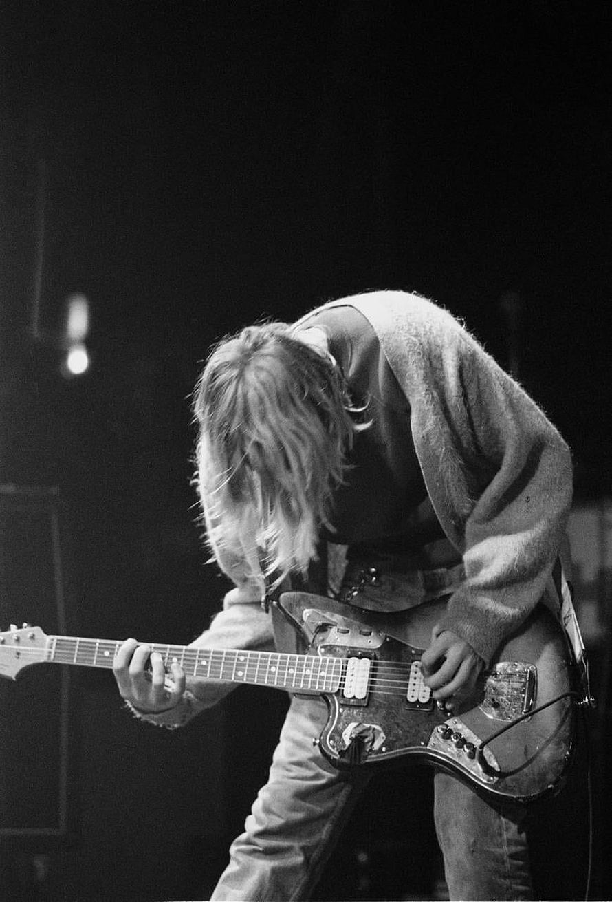 Kurt Cobain Playing Electric Guitar on Stage in Black and White HD phone wallpaper