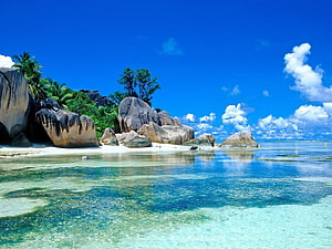 Tropical Island Beach With Granite Boulders And Crystal Clear Turquoise Water HD wallpaper