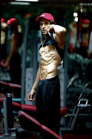 Hrithik Roshan Showing Off Ripped Abs While Lifting Shirt in Gym HD phone wallpaper