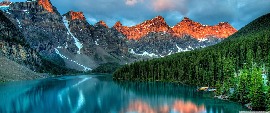 Moraine Lake at Sunrise with the Ten Peaks and Turquoise Waters in Banff National Park HD wallpaper