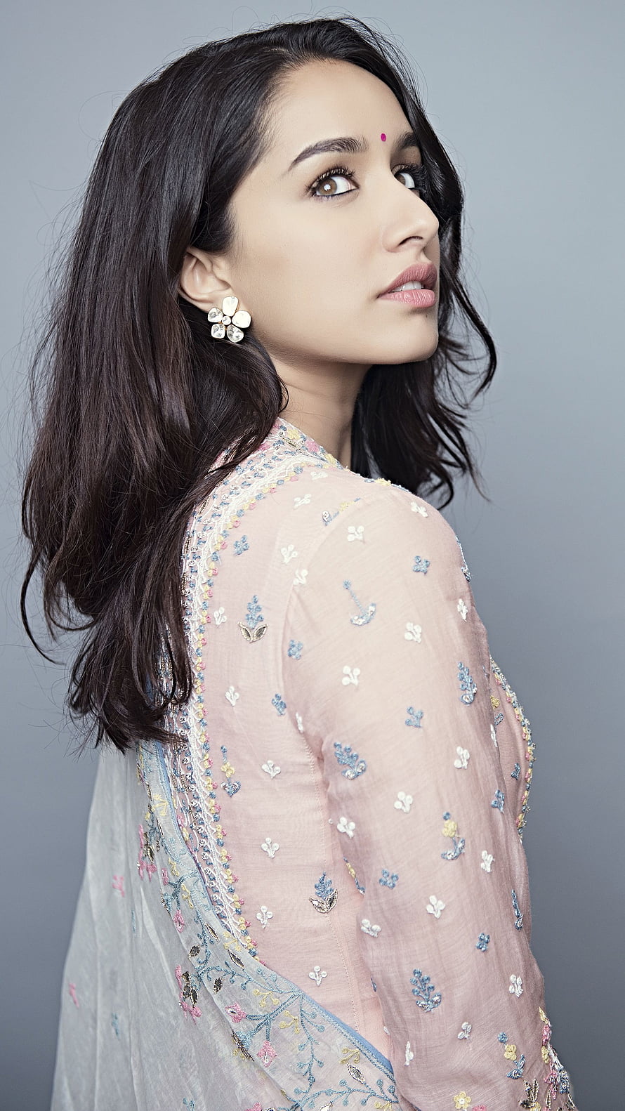Shraddha Kapoor in Embroidered Pink Ethnic Wear with Floral Earrings HD phone wallpaper