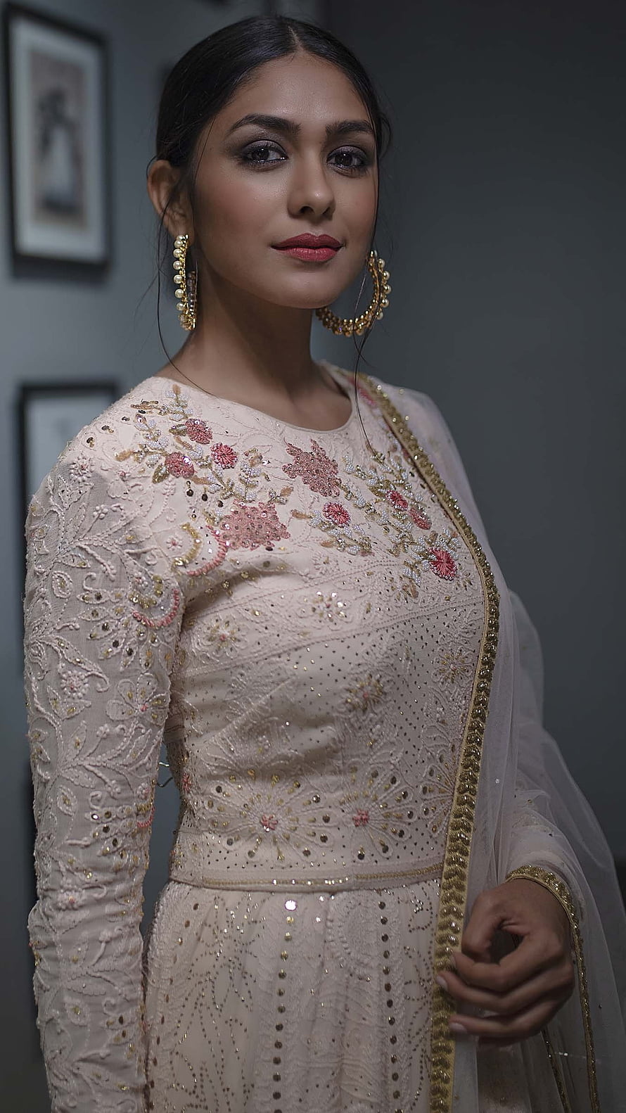Mrunal Thakur in an Embroidered Beige Anarkali Suit with Gold Jewelry HD phone wallpaper
