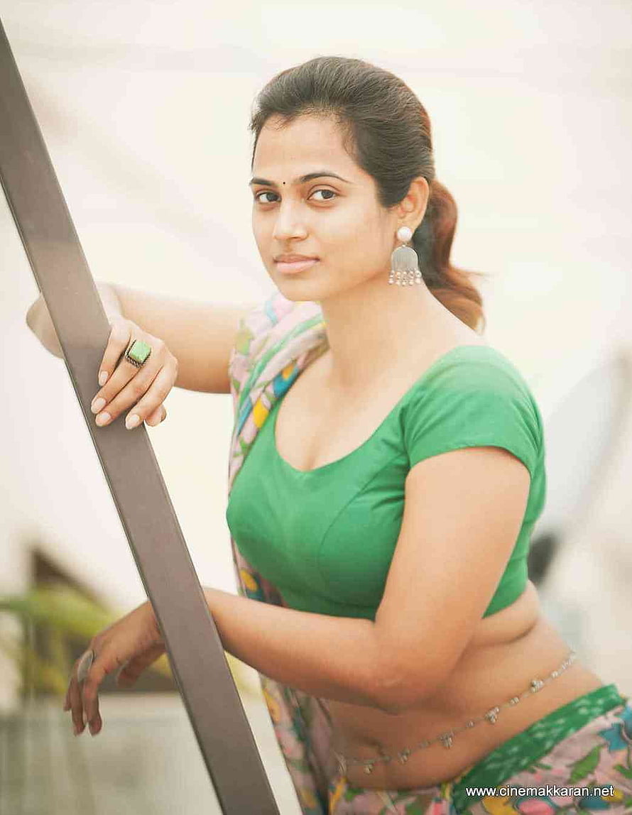 Ramya Pandian in Green Blouse and Floral Saree Leaning on Railing HD phone wallpaper
