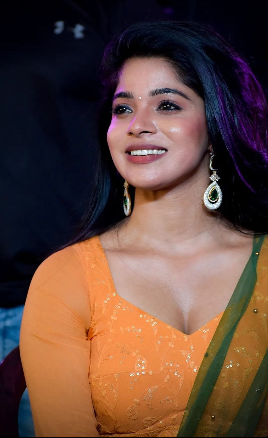 Divya Bharathi in Orange Saree with Emerald Drop Earrings HD phone wallpaper