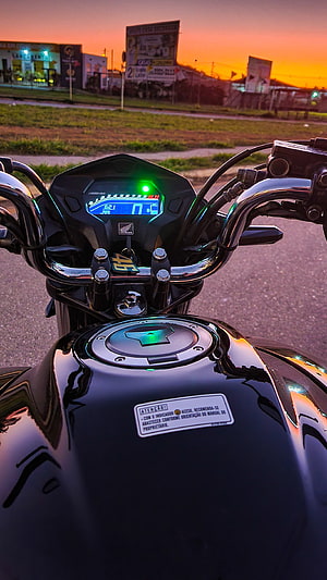 Honda CG Titan 160 Dashboard and Fuel Tank at Sunset HD phone wallpaper
