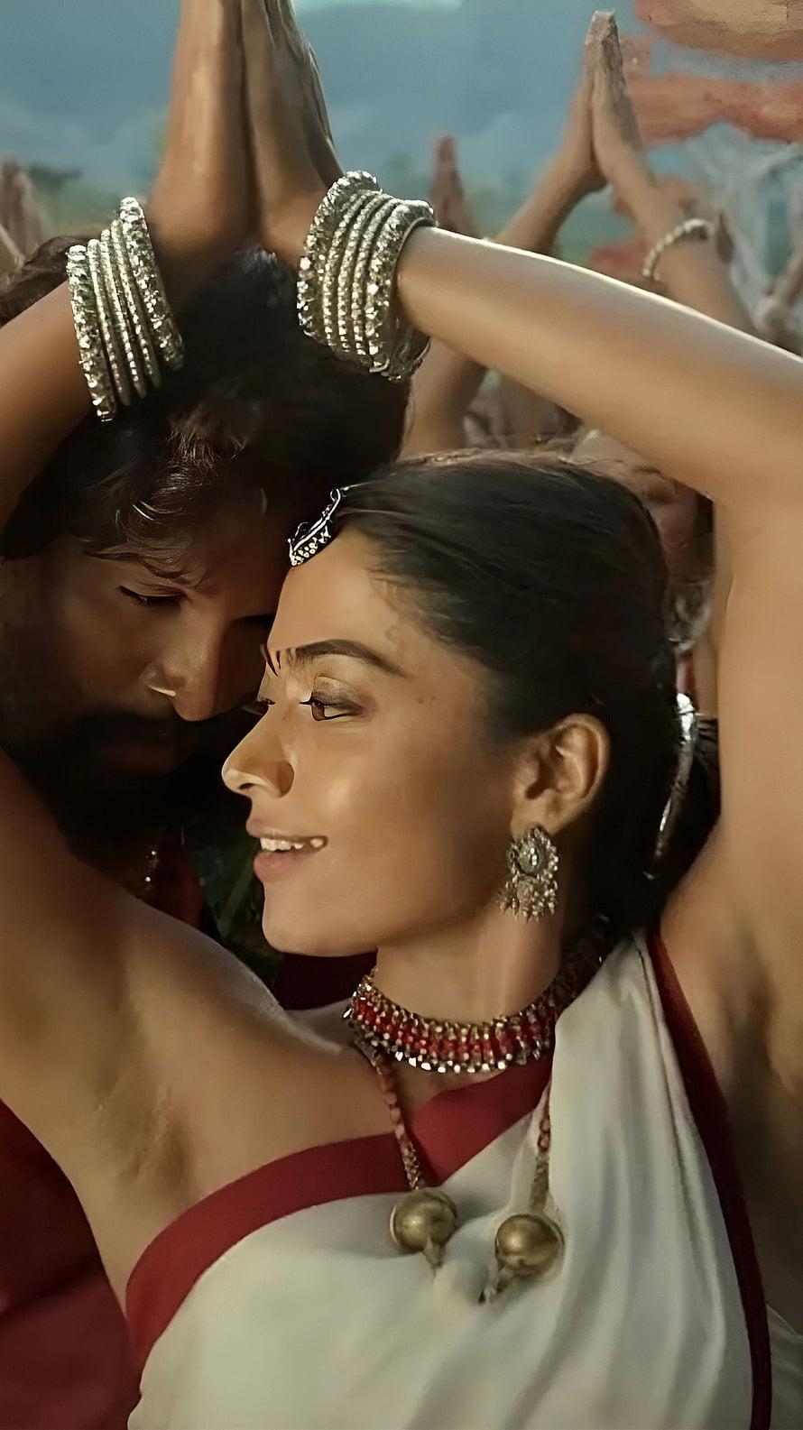 Pushpa 2 The Rule Allu Arjun and Rashmika Mandanna in Traditional Dance Scene HD phone wallpaper