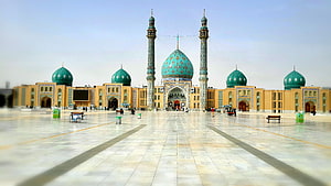 Jameh Mosque of Qom with turquoise domes and minarets in Iran HD wallpaper