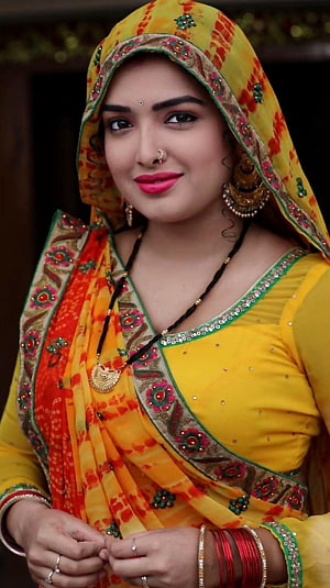 Amarapalli Dubey in Vibrant Yellow Traditional Bhojpuri Ethnic Wear HD phone wallpaper