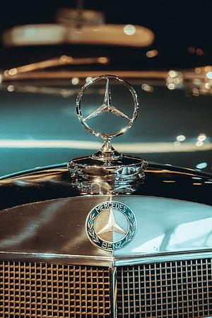 Classic Mercedes-Benz Hood Ornament and Grille Emblem Close-Up HD phone wallpaper