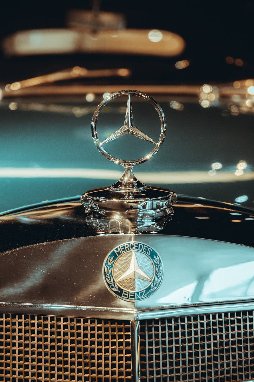 Classic Mercedes-Benz Hood Ornament and Grille Emblem Close-Up HD phone wallpaper