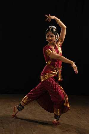 Bharatanatyam Dancer in Traditional Maroon and Gold Costume Performing Classical Indian Dance HD phone wallpaper
