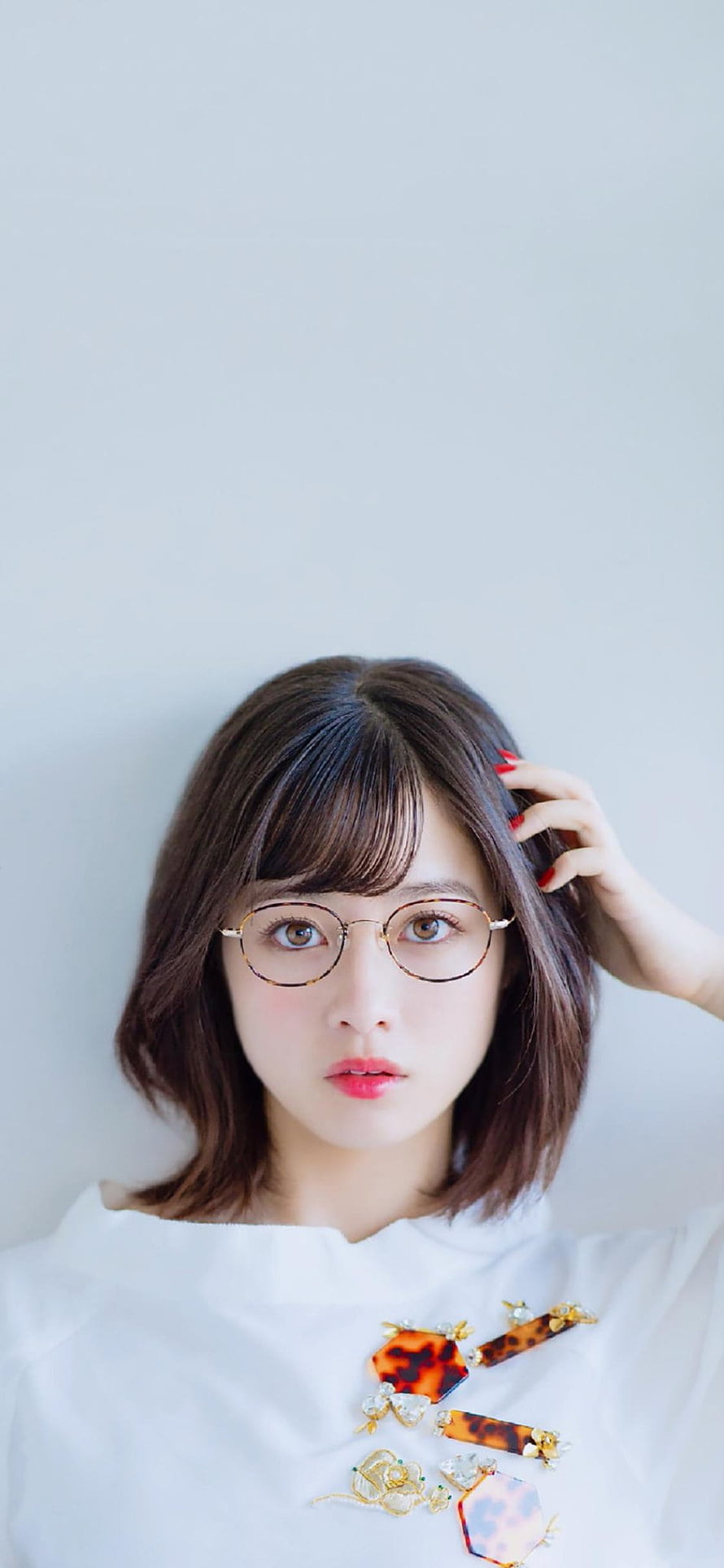 Hashimoto Kanna Portrait in White Blouse with Round Glasses and Hairpin Accessories HD phone wallpaper