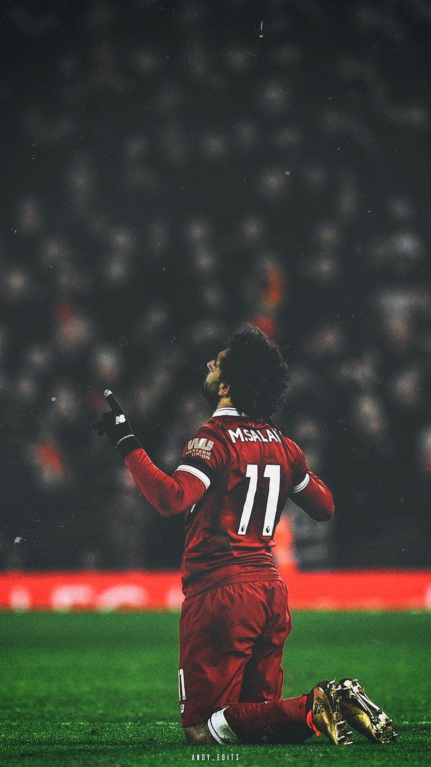 Mohamed Salah Kneeling on the Pitch in Liverpool Red Kit Number 11 HD phone wallpaper