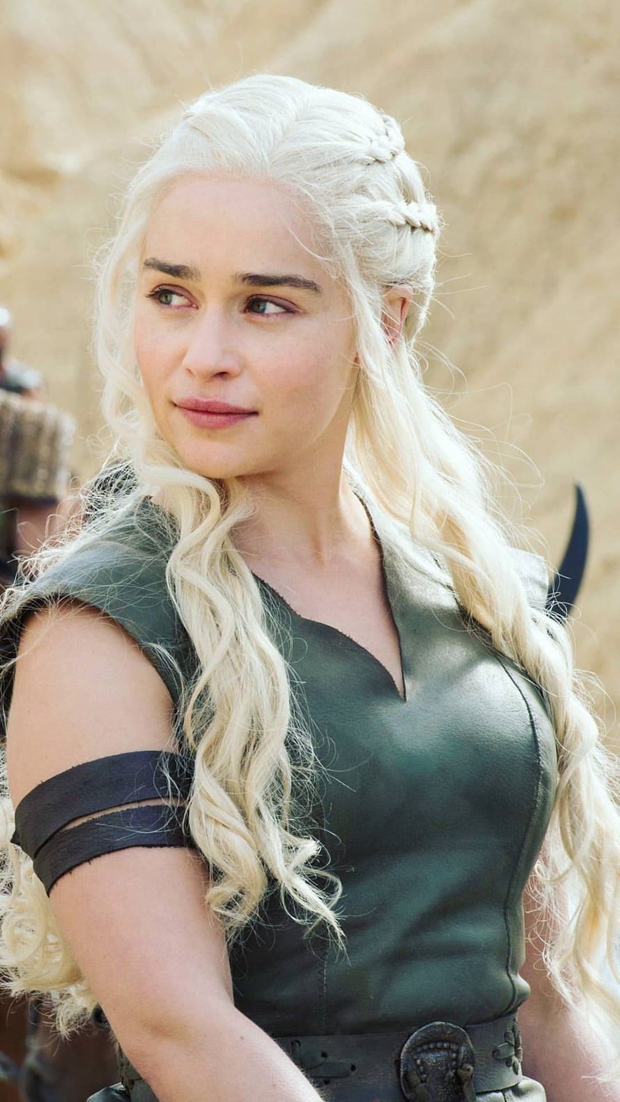 Daenerys Targaryen in Dark Green Leather Armor with Braided Platinum Hair HD phone wallpaper
