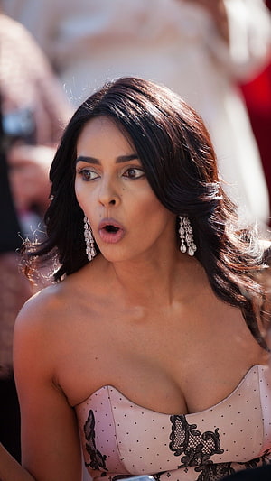 Mallika Sherawat in a Pink Strapless Gown with Black Lace Detailing and Diamond Earrings HD phone wallpaper