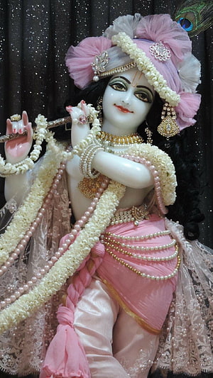 Lord Krishna Idol Adorned in Pink Silk, Pearls, and Floral Garland HD phone wallpaper
