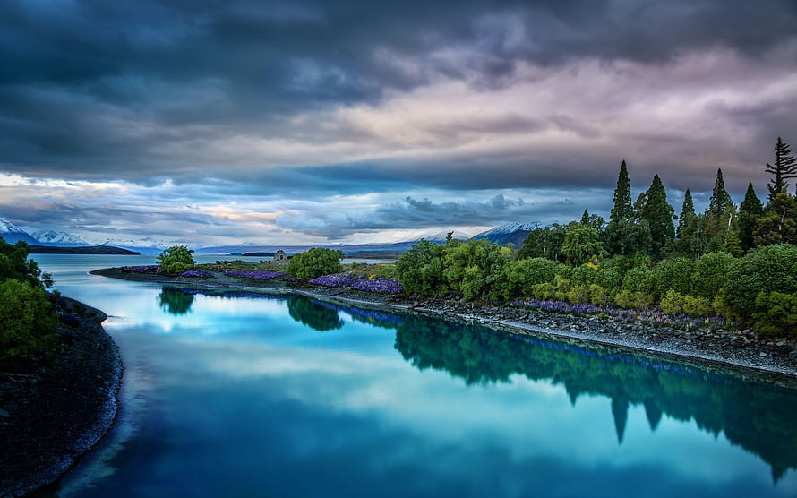 Serene River Landscape with Dramatic Clouds and Lush Greenery HD wallpaper