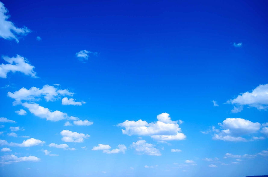 Vast Blue Sky with Scattered White Clouds and Bright Daylight HD wallpaper