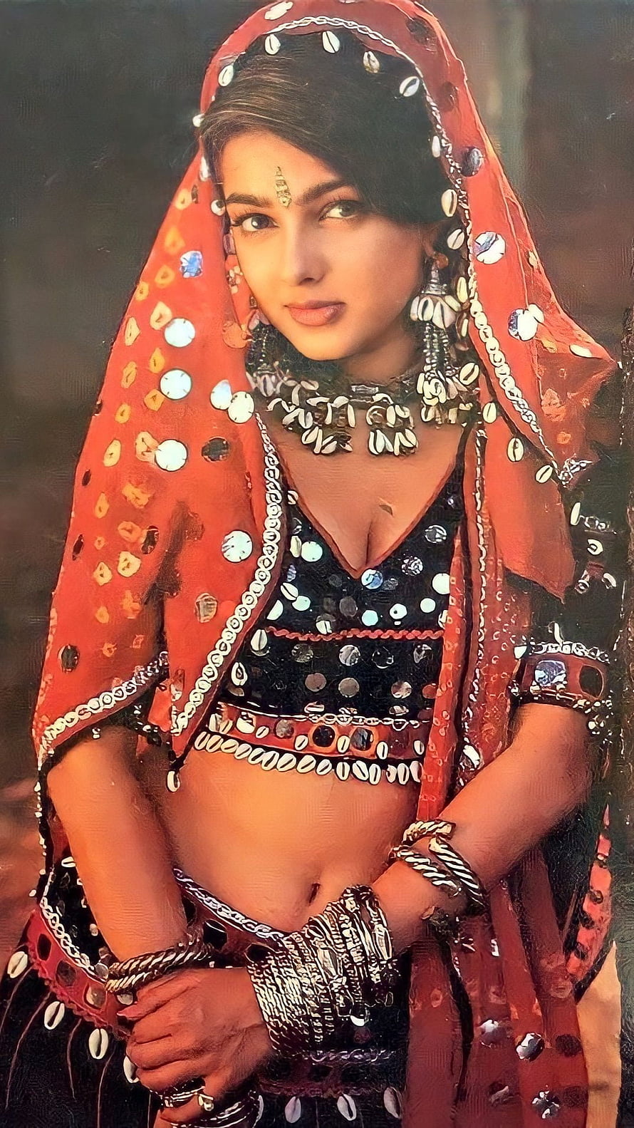 Mamata Kulkarni in Traditional Indian Ethnic Wear with Mirror Work Dupatta and Silver Jewelry HD phone wallpaper