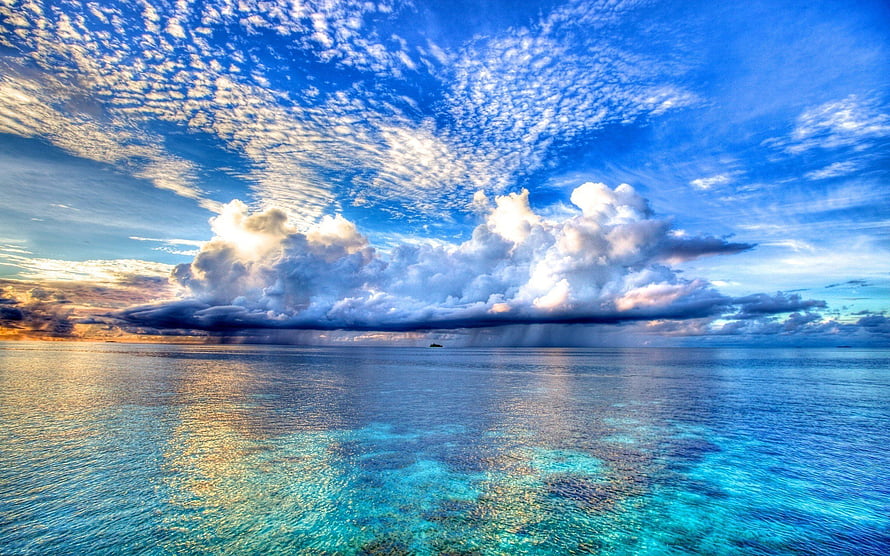 Tropical Ocean Horizon With Dramatic Clouds And Turquoise Water HD wallpaper