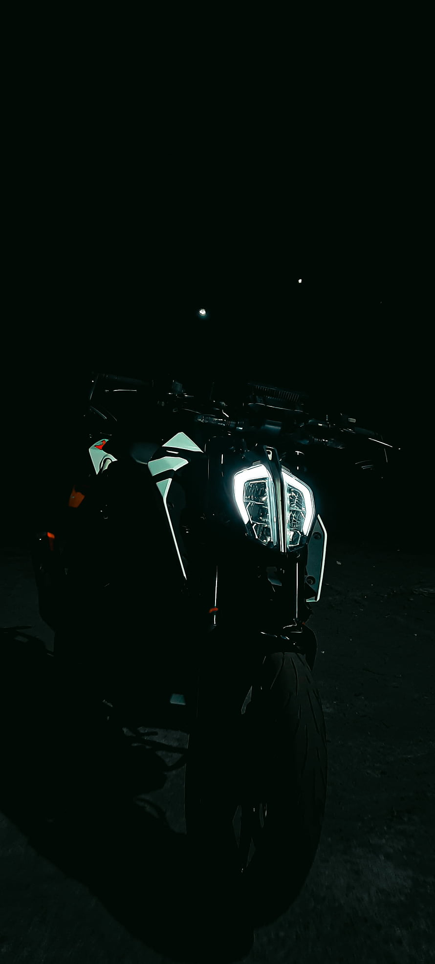KTM Duke 390 Motorcycle Front Headlight Glow in Dark Night Setting HD phone wallpaper