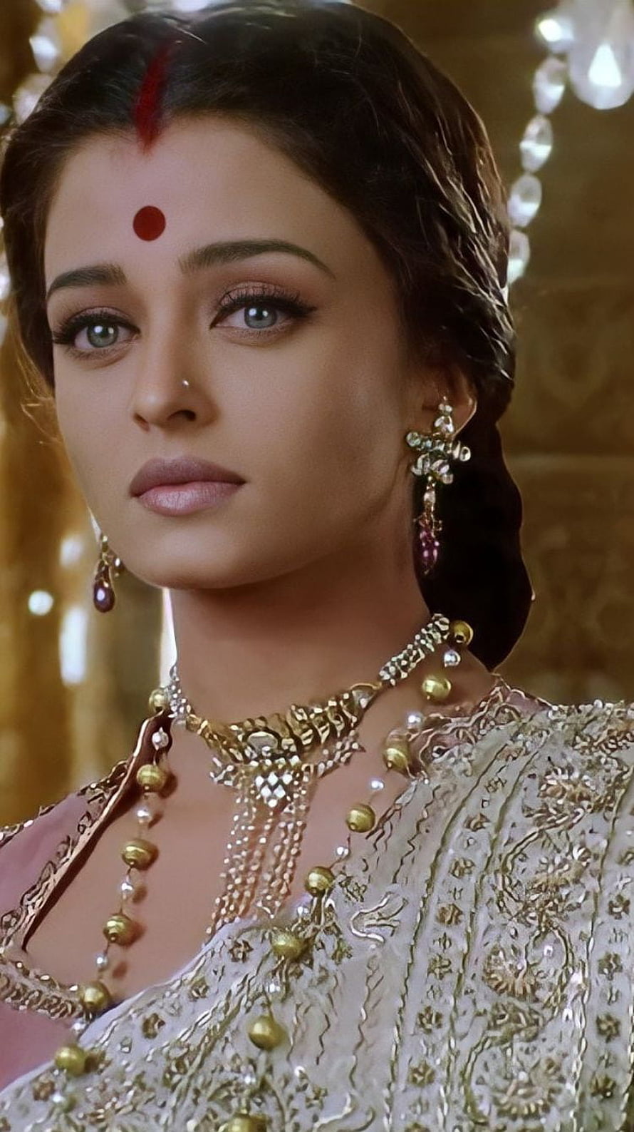Aishwarya Rai in ornate traditional Indian attire with gold jewelry and bindi HD phone wallpaper