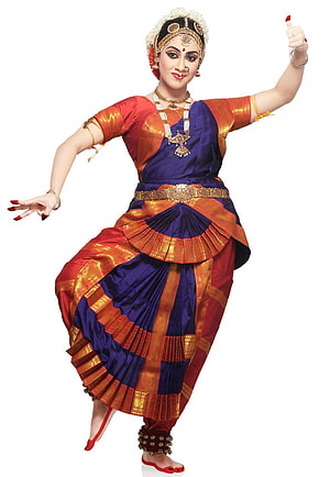 Classical Indian Dancer in Traditional Silk Costume with Gold Jewelry HD phone wallpaper
