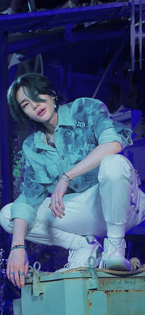 Stray Kids Hyunjin in Green Striped Jacket and White Sneakers on Stage HD phone wallpaper