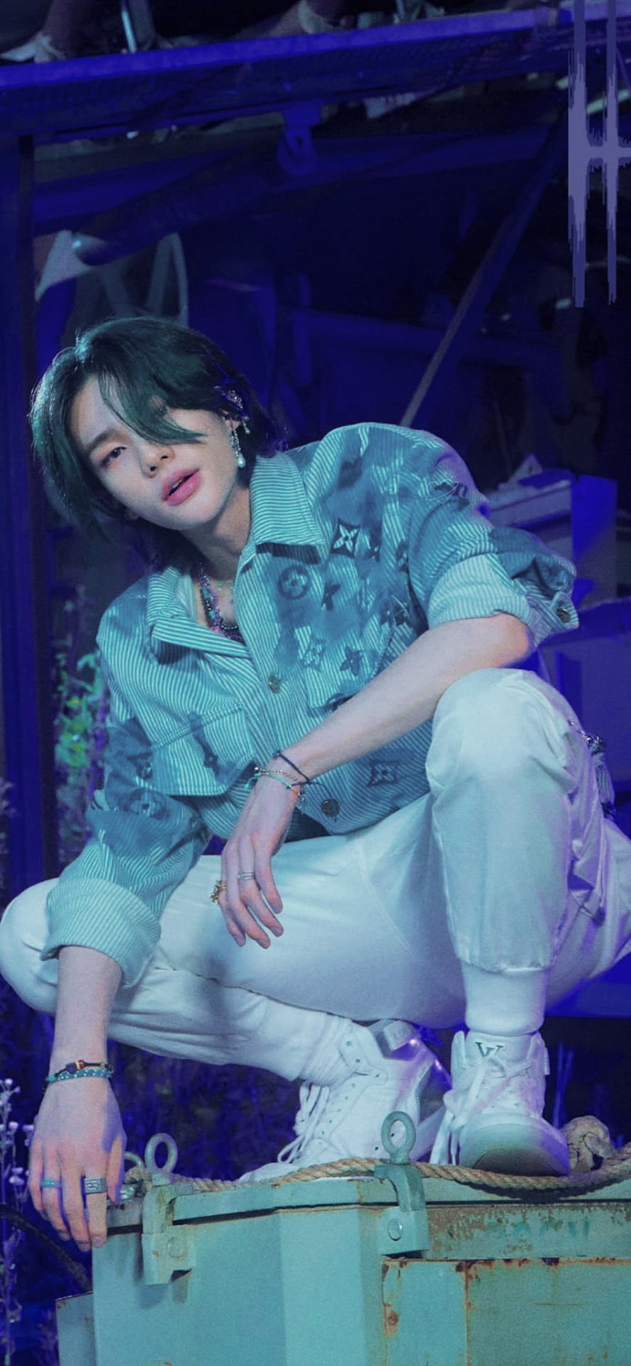 Stray Kids Hyunjin in Green Striped Jacket and White Sneakers on Stage HD phone wallpaper