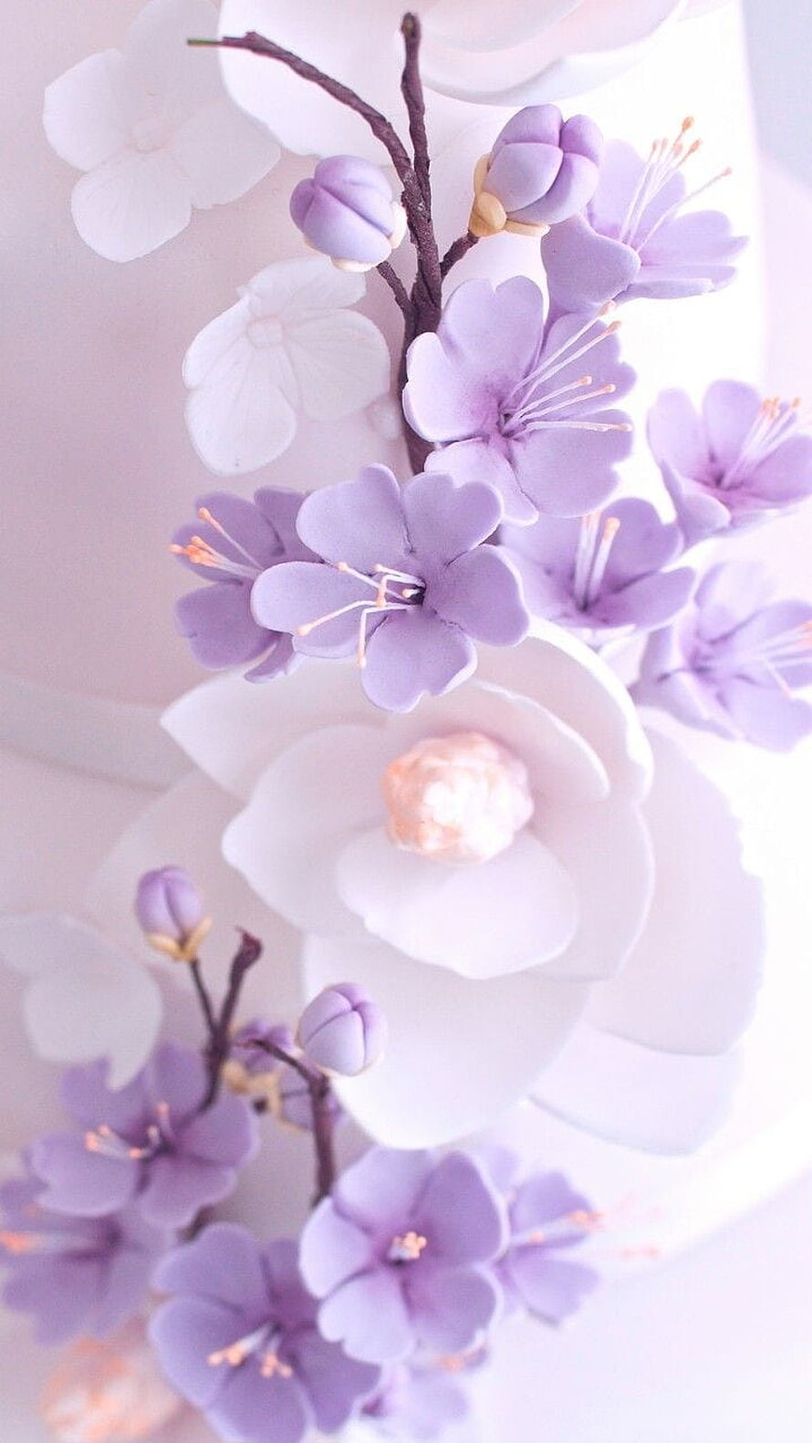Pastel Purple and White Sugar Flowers on a Decorated Cake HD phone wallpaper