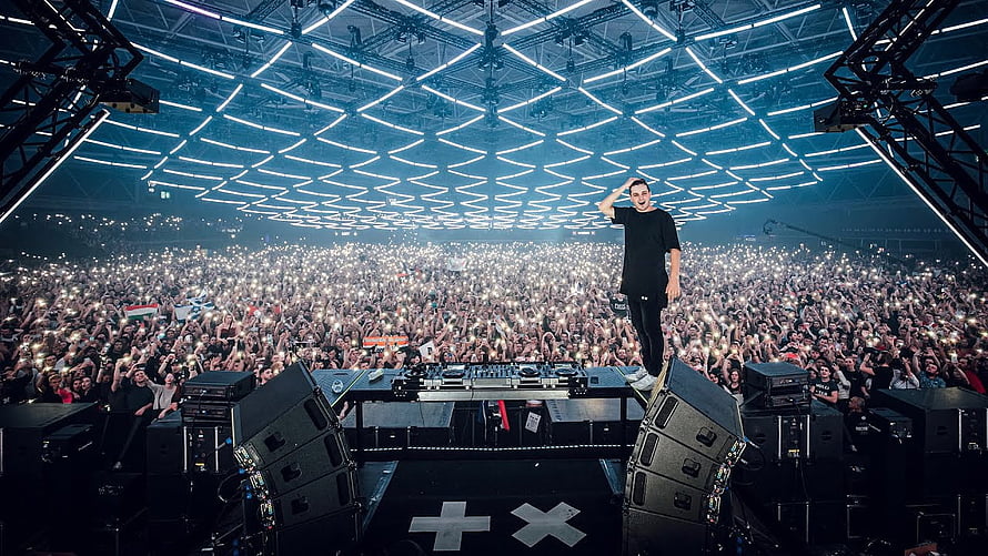 Martin Garrix Live at The Ether Festival with Massive Crowd and LED Ceiling HD wallpaper