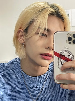Hyunjin Stray Kids Mirror Selfie in Blue Knit Sweater with Platinum Blonde Hair HD phone wallpaper