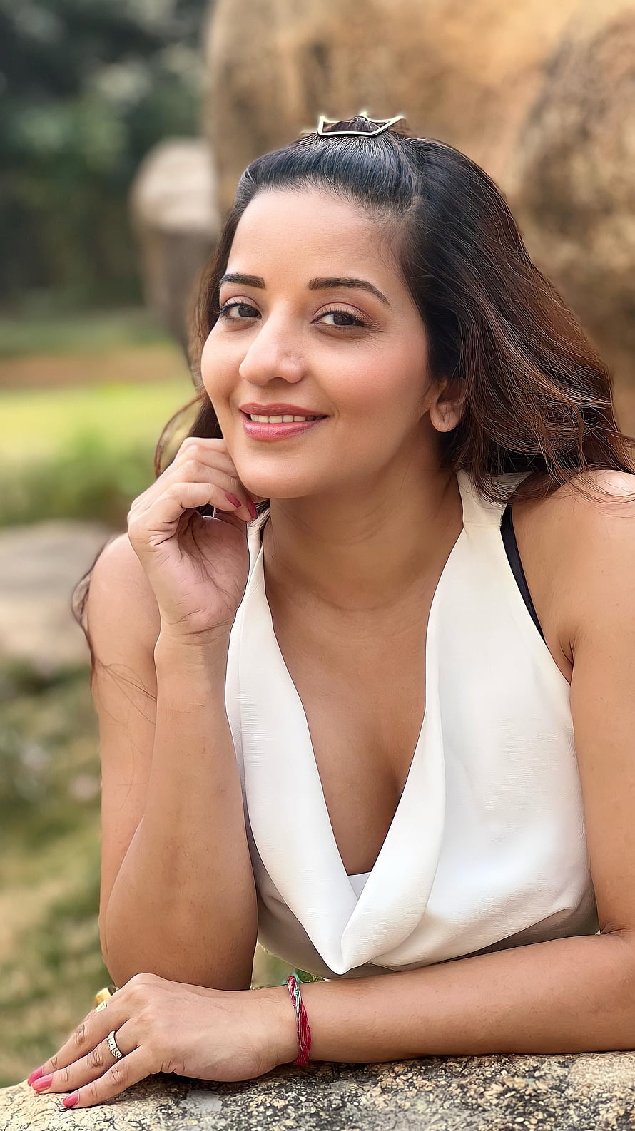 Monalisa Bhojpuri Actress in White Top with Outdoor Portrait HD phone wallpaper