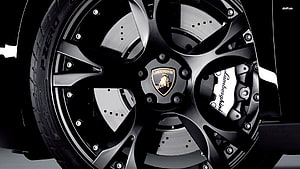 Lamborghini Wheel Close-Up with P Zero Tire and Brake Caliper Detail HD wallpaper