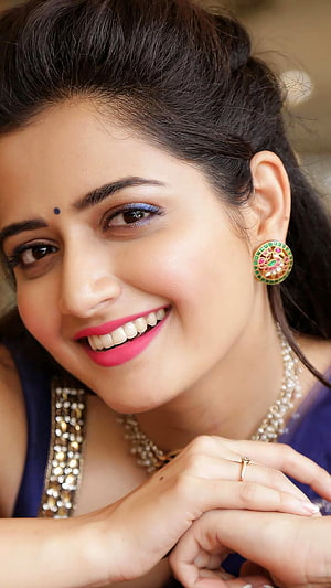 Ashika Ranganath Portrait in Traditional Indian Attire with Jewelry HD phone wallpaper