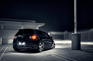 Black Volkswagen Golf 5 GTI MK5 Rear View in Nighttime Parking Lot HD wallpaper