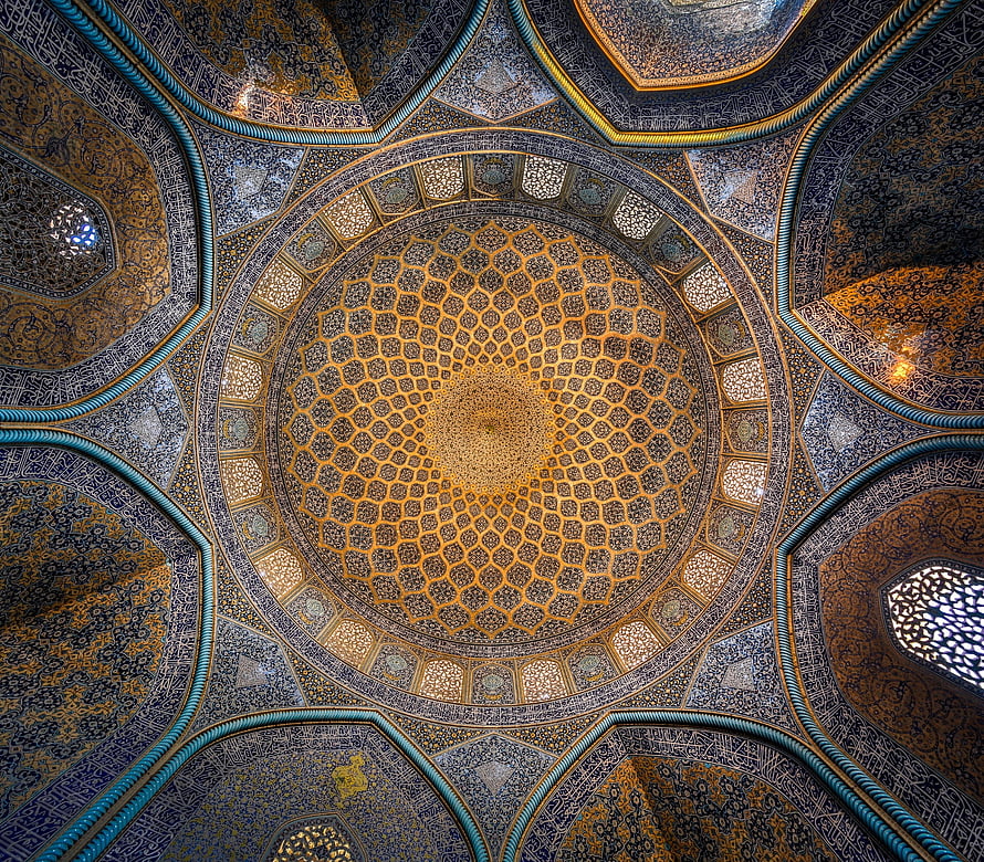 Sheikh Lotfollah Mosque Dome Interior with Intricate Persian Tilework and Geometric Patterns HD wallpaper